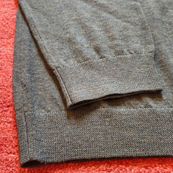 LL Bean Men's Size XL Pullover Sweater Green 100% Merino Wool V Neck Sweater - Picture 9 of 10